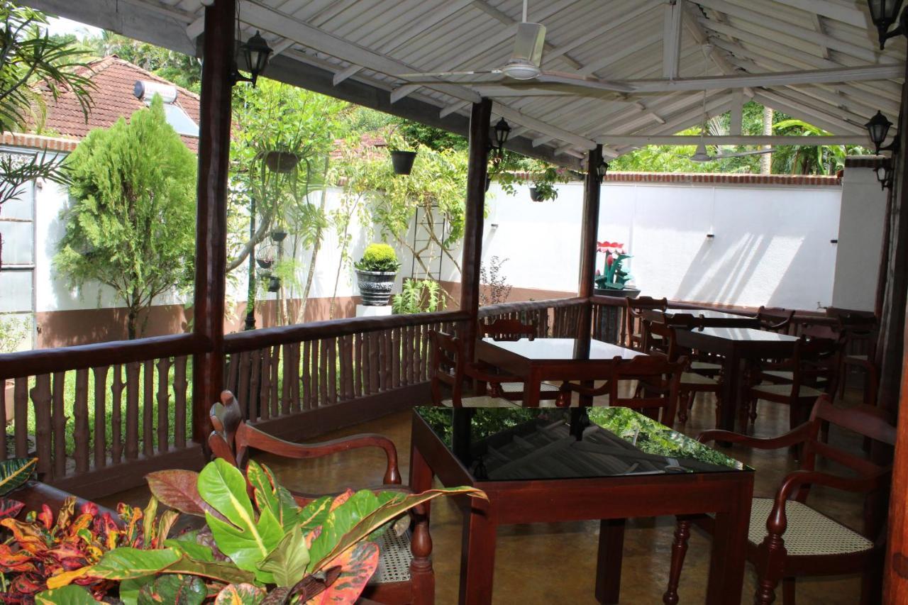 Blue Eyes Inn Unawatuna Extérieur photo