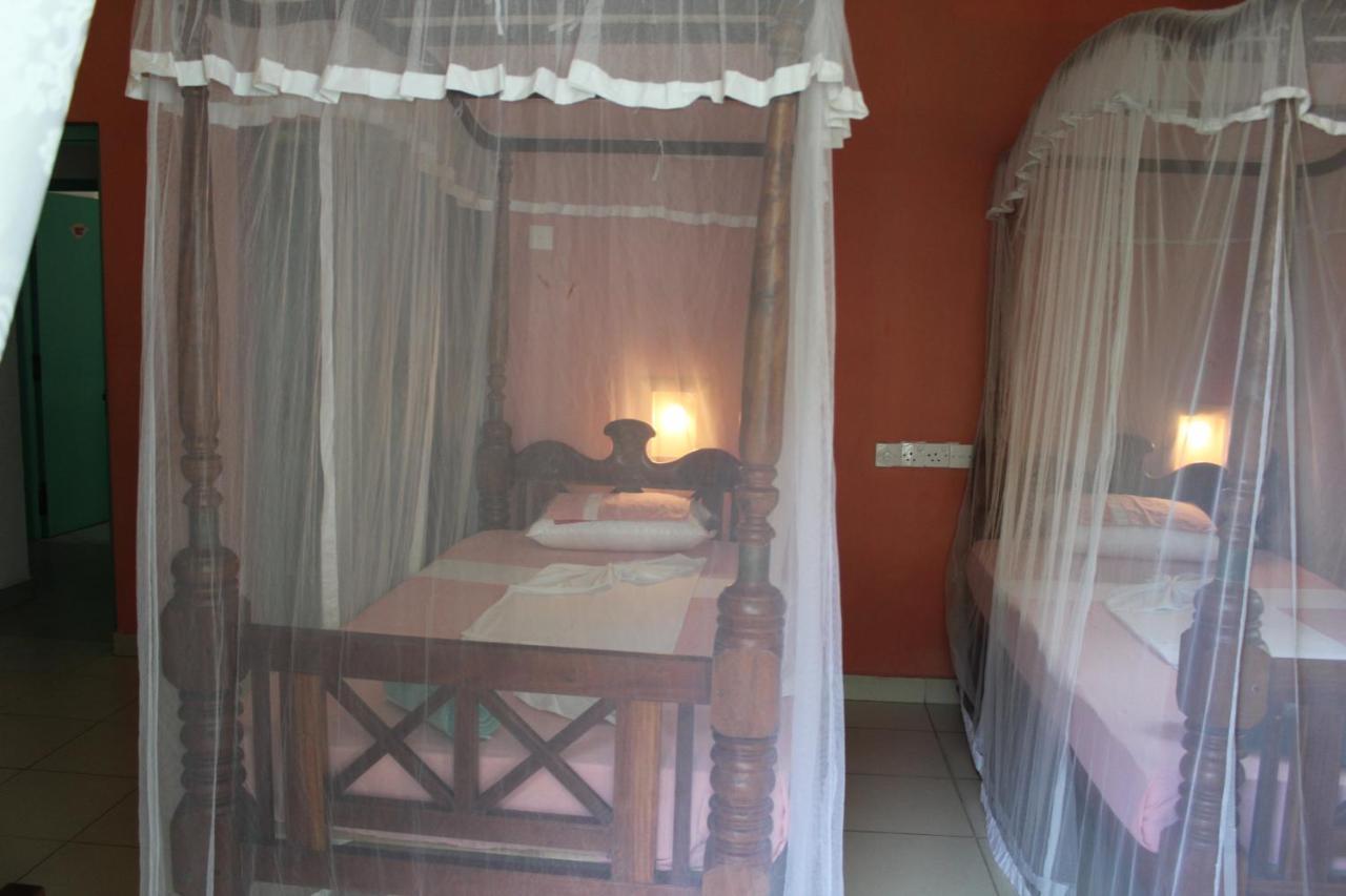 Blue Eyes Inn Unawatuna Extérieur photo