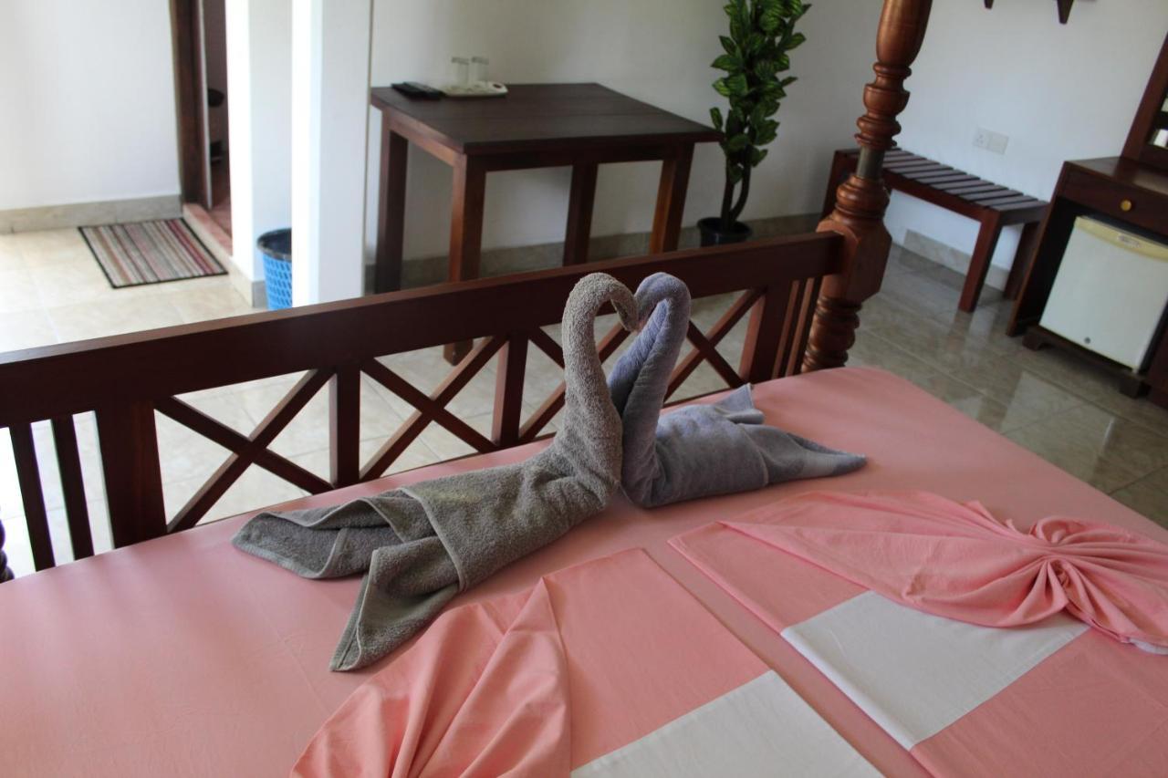 Blue Eyes Inn Unawatuna Extérieur photo