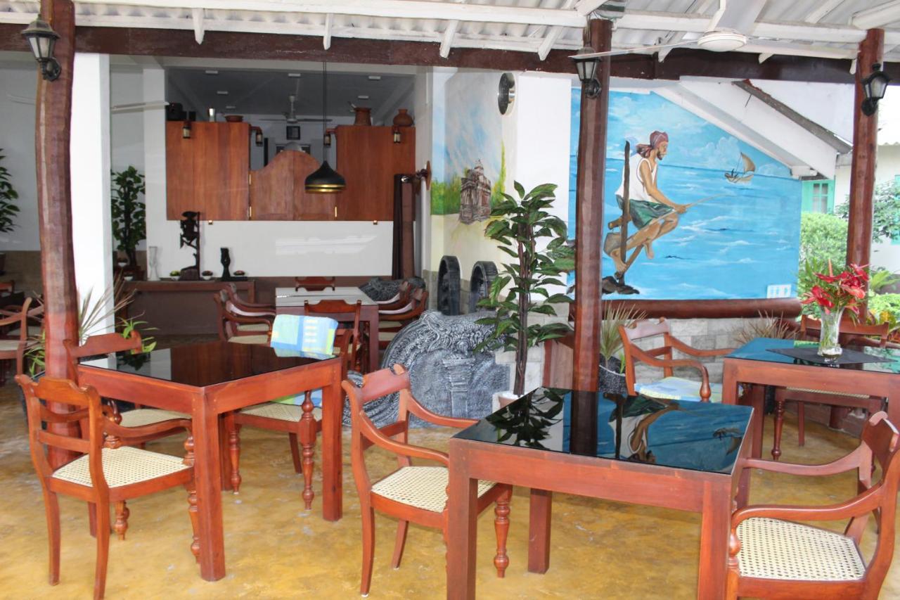 Blue Eyes Inn Unawatuna Extérieur photo