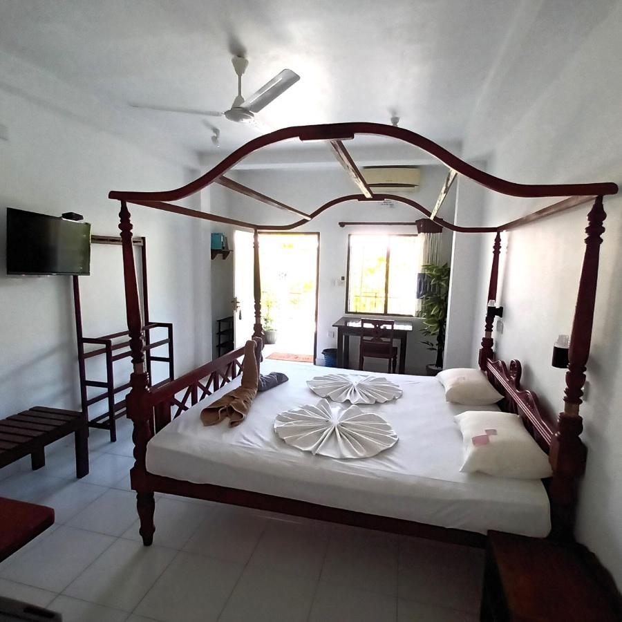 Blue Eyes Inn Unawatuna Extérieur photo