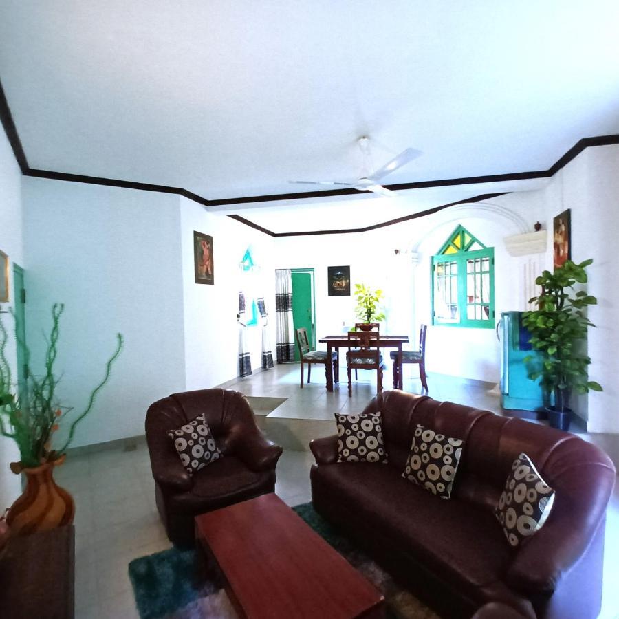 Blue Eyes Inn Unawatuna Extérieur photo
