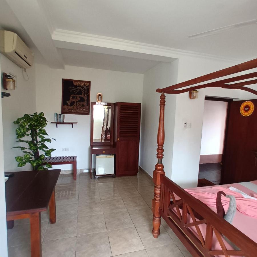 Blue Eyes Inn Unawatuna Extérieur photo