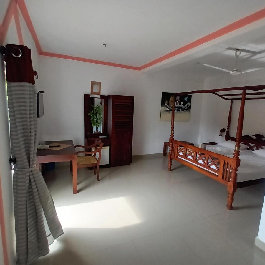 Blue Eyes Inn Unawatuna Extérieur photo